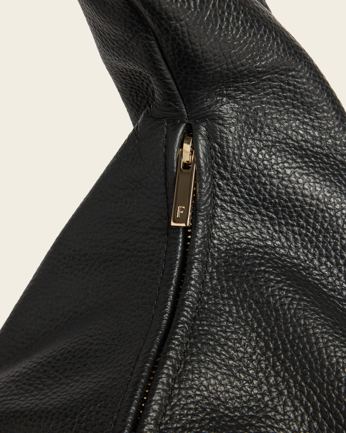 Alva Shoulder Bag Grained Leather Black