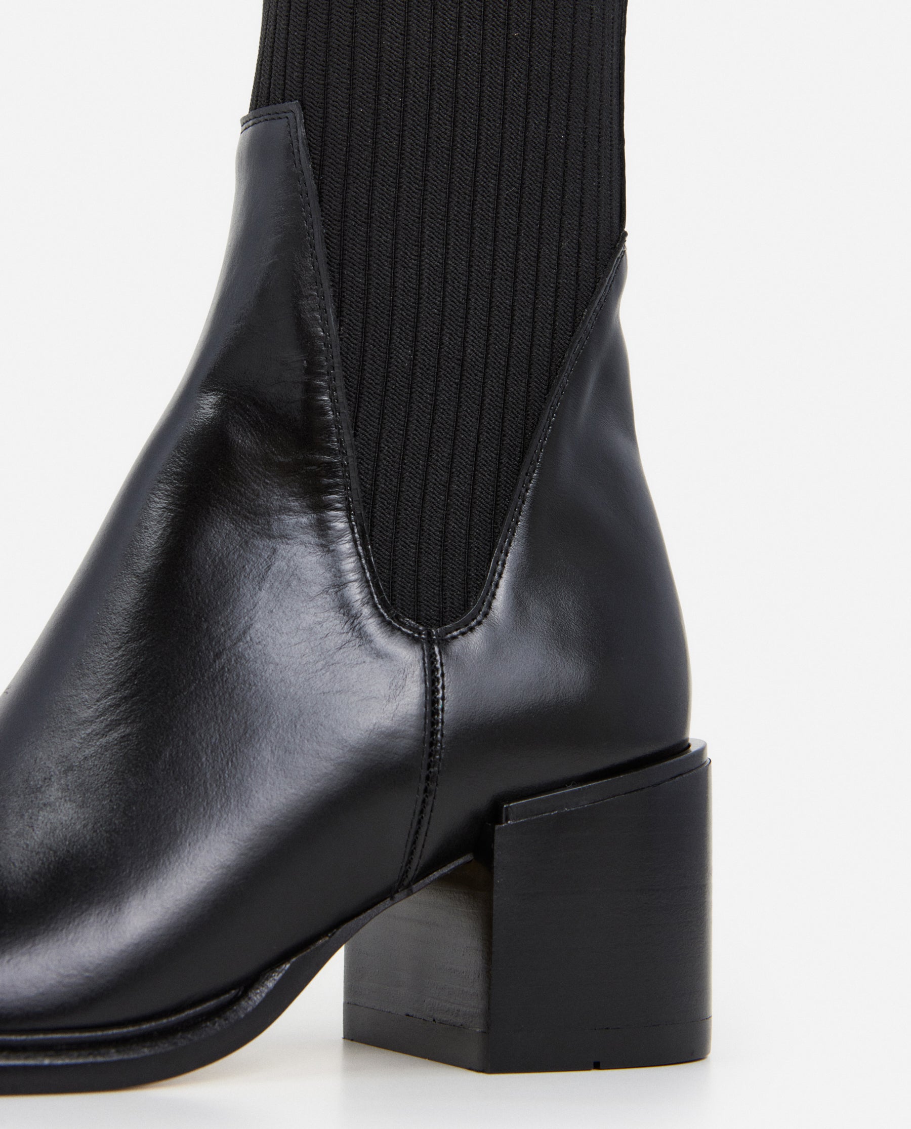 Quinn Leather Black