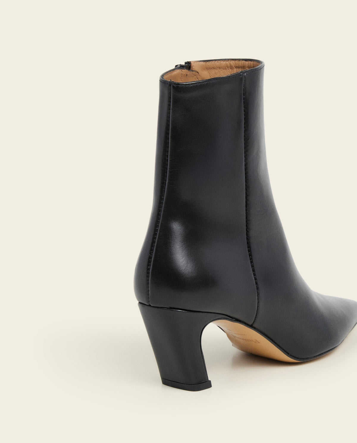 Xena Leather Black