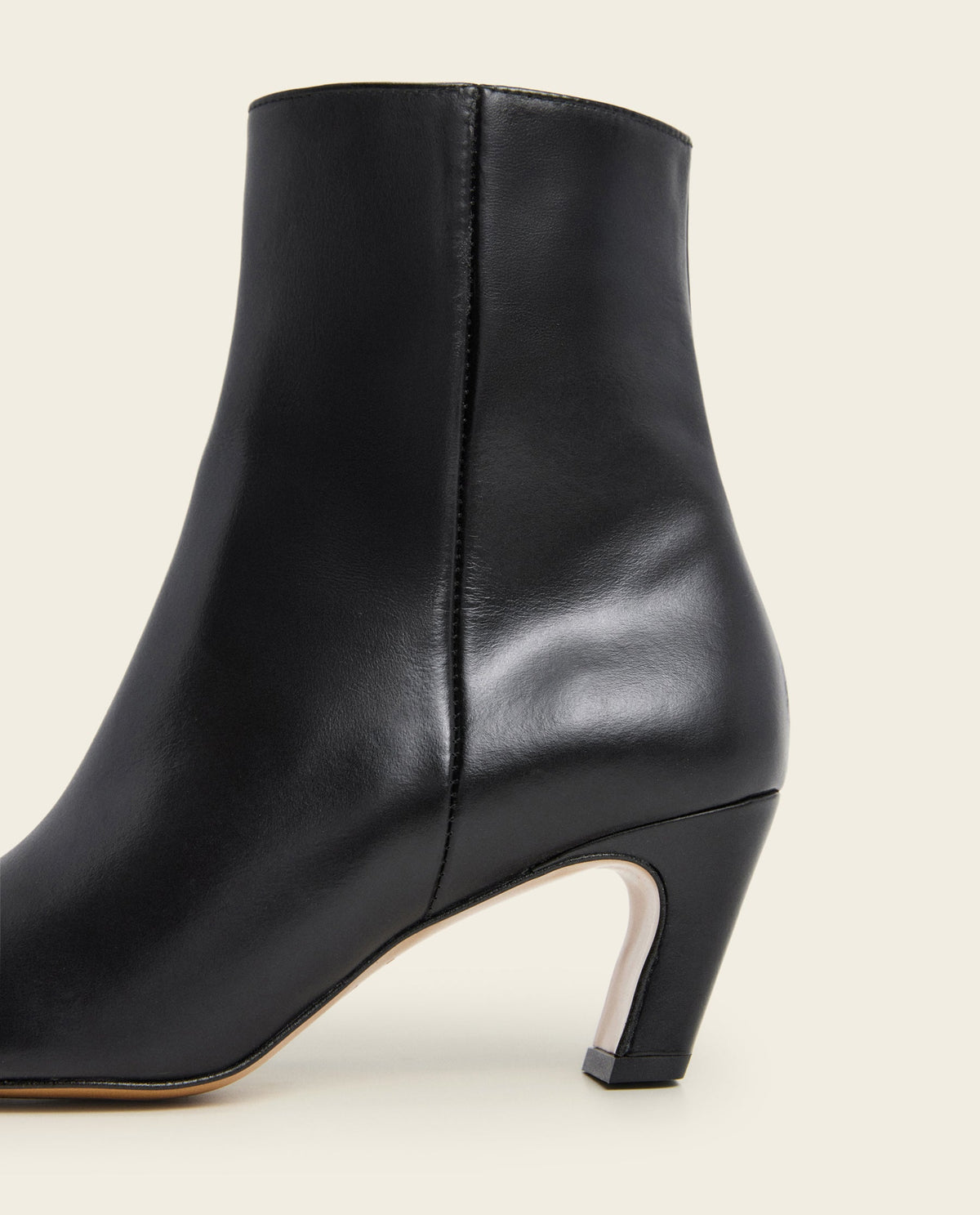 Xena Leather Black